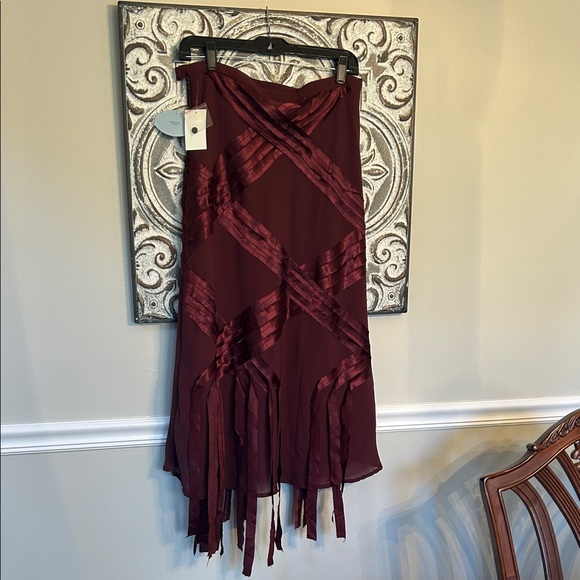 Chic Asymmetrical Burgundy Skirt with Fringe - Picture 3 of 4